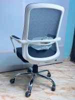 Executive Mesh Chair - Image 4